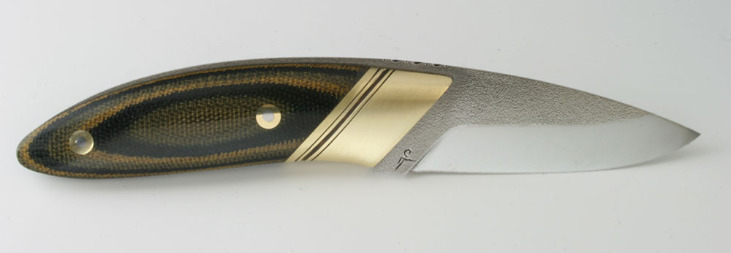 Håndlaget kniv av Gunnar Momcilovic med fulltangeknivblad i rustfritt AEB-L stål