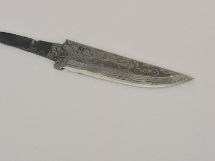 Håndsmidd laminert damask knivblad av Kay Embretsen 